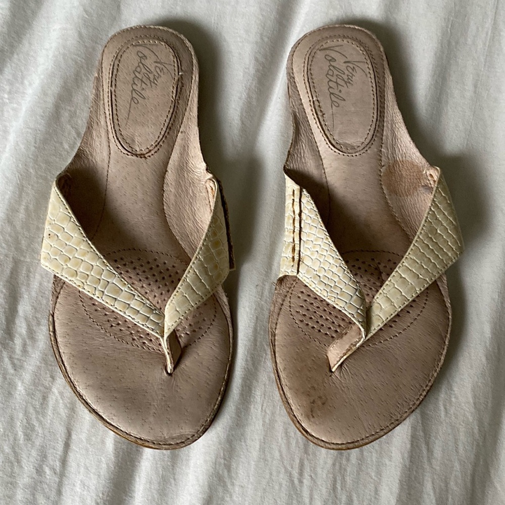 Cute neutral color sandals size 5
